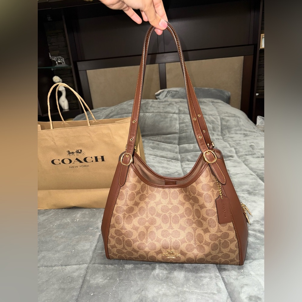 Coach Erin Shoulder Bag In Signature Canvas